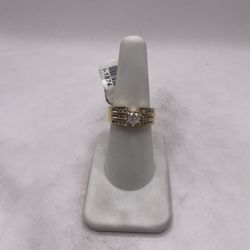 14kt Gold Diamond Engagement Style Ring 