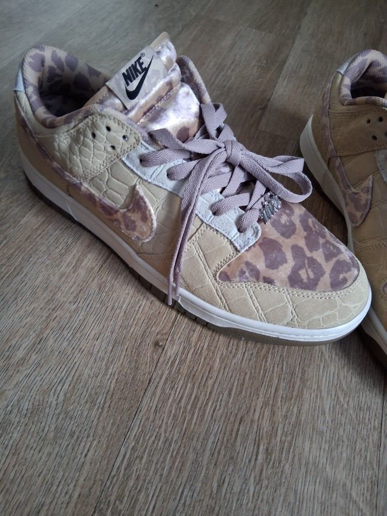 Dunks Lows Custom From LA Size 12 Mens 