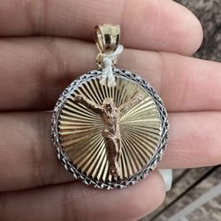 10k Jesus Pendant 3.2 Grams