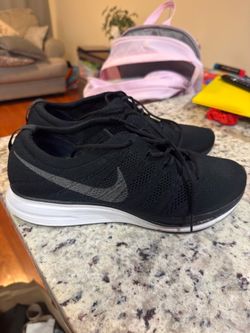 Men’s Nike flyknit trainer size 11 $120 obo