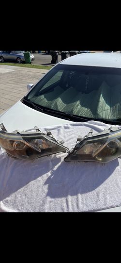 2013 Toyota Camry Headlights