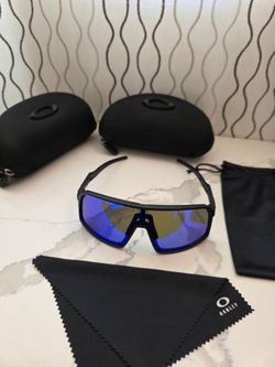 Okley sun glasses
