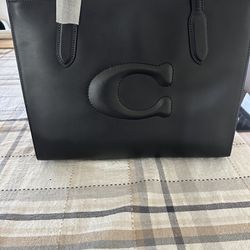 ***The Perfect Mothers Day Present ***Coach Tote With The Big “C” On the Front Of Tote