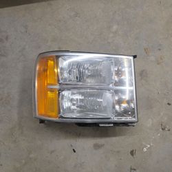 2007 to 2013 GMC Sierra 1500 Passenger Headlight