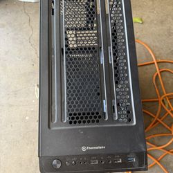 Black Mid-Tower Thermaltake PC Case