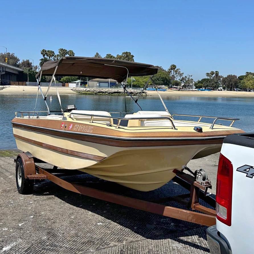 1983 Galaxie Boat