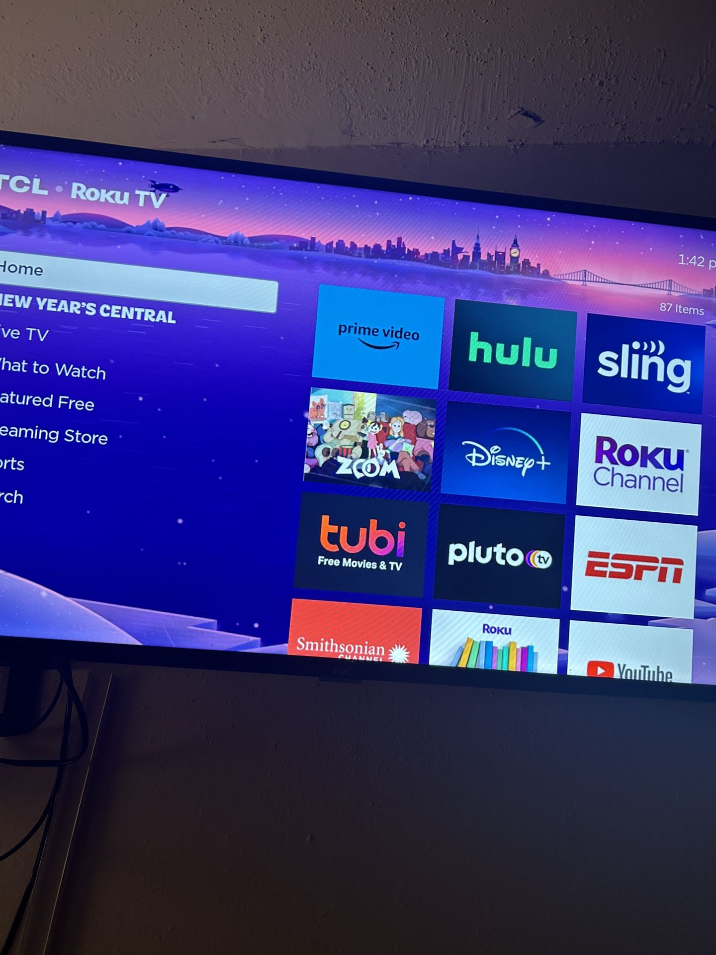 32 Inch Roku TCL FLAT SCREEN TV