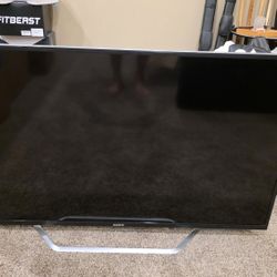 Sanyo 50" Lcd TV ~ Mint Condition With HDTV Antenna Attached ~ Hardly Use For Game Room Display Only 