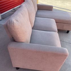 FREE DELIVERY SECTIONAL COUCH !