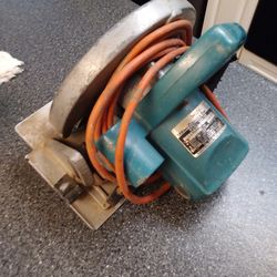 MAKITA. SAW. MOD.  5007 NB.  VERY STRONG. FRAMING SAW.  56 BUCKS