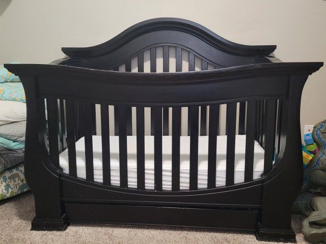 Baby Appleseed Crib With Mattress And Bedding. Price Is Negotiable. 