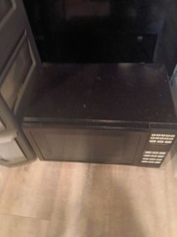 Hello I got a nice microwave all black with no damage work like new