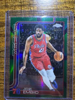 Joel Embiid Topps Chrome 2025 #149 Green Basketball Refractor 64/99 76ers
