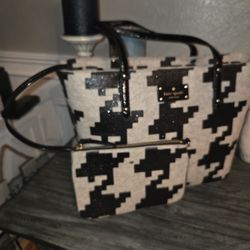 Kate Spade Limited edition storybook.
Tote with attached pochette With storybook, lining wool material
Bag organizer included new without tags
