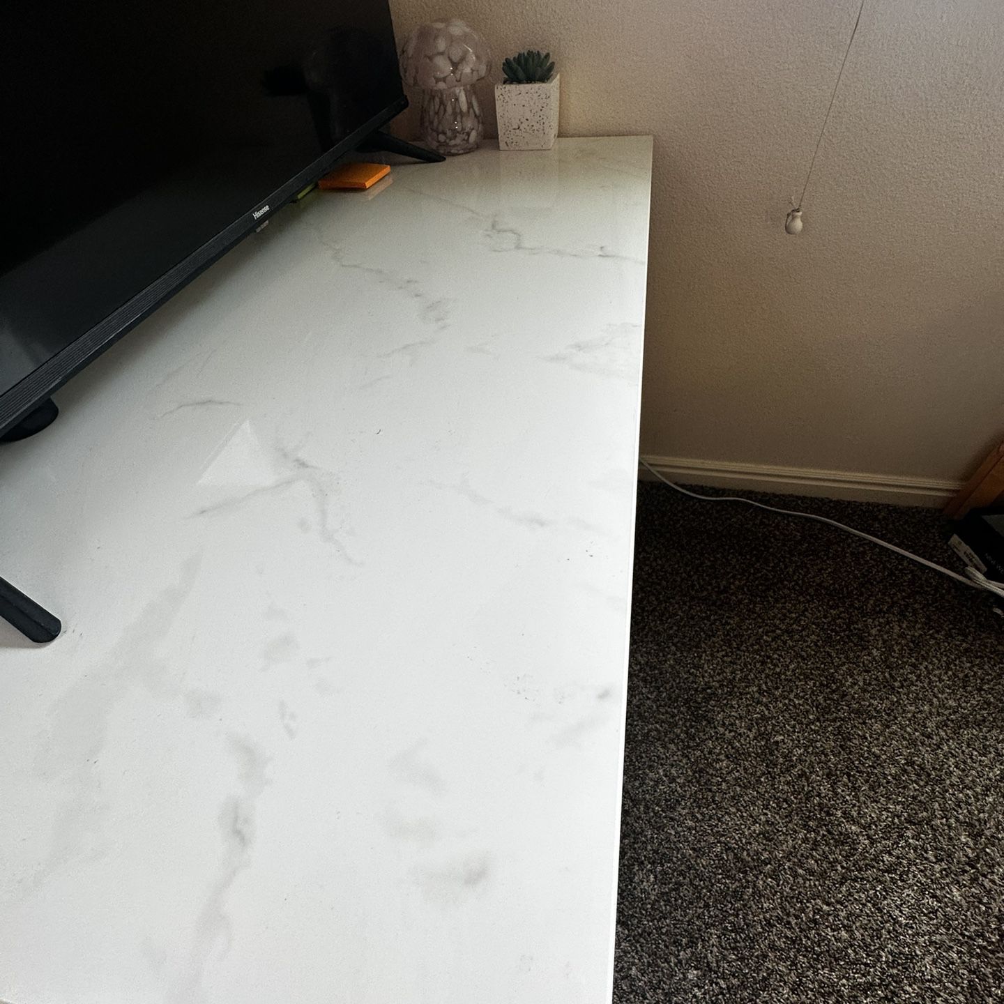 White Marbled Desk And White Swivel Chair 