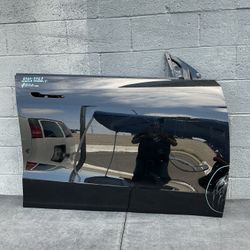 2020 - 2023 Tesla Model Y Front Passenger Side Door OEM 