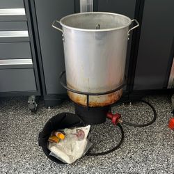 Propane Turkey Fryer And Accessories 
