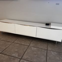 Tv Stand Excellent Condition Extendable 