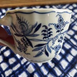 Cups I want five bucks each b/o got a bunch