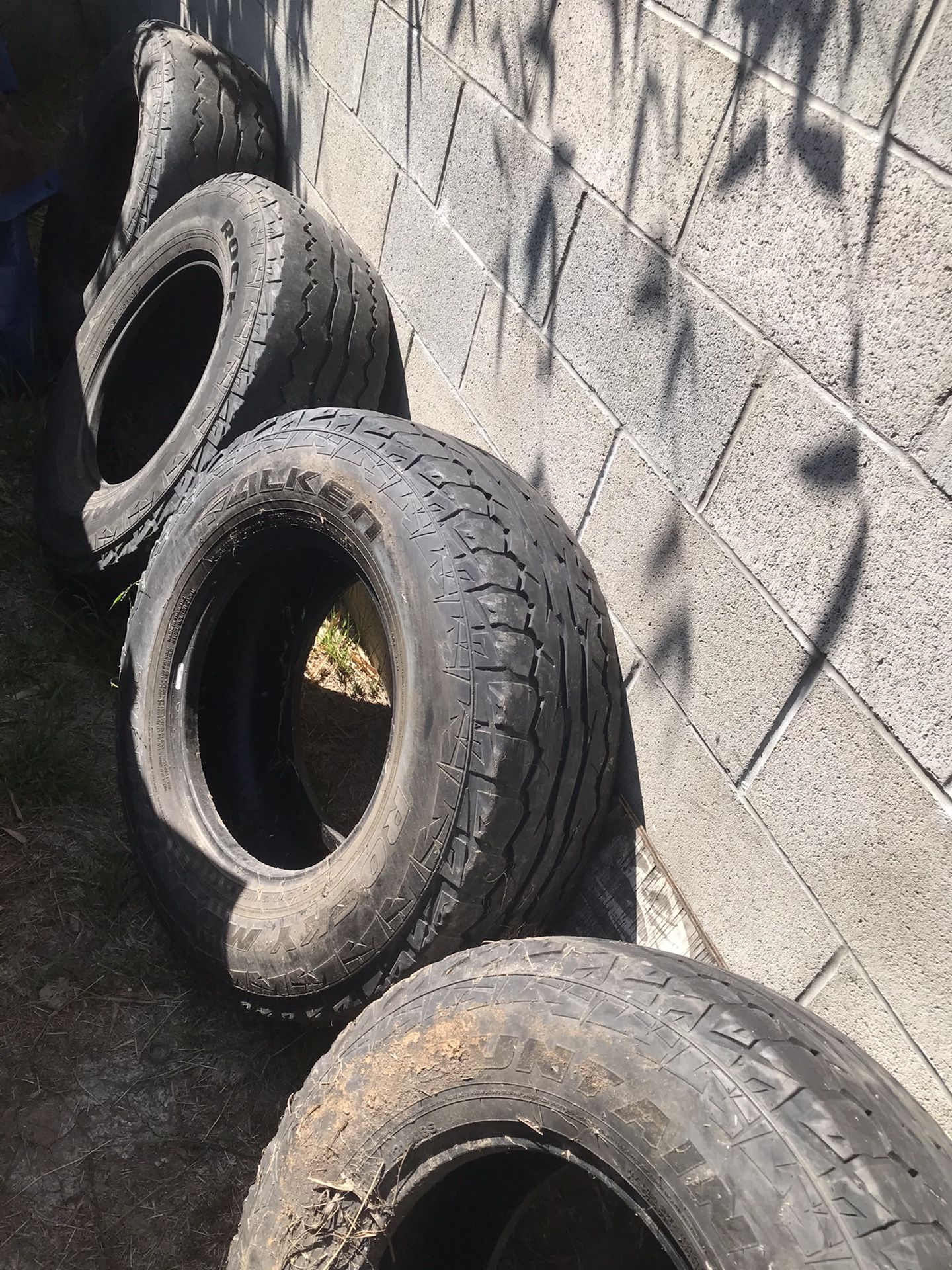 285 70 17 (4) tires