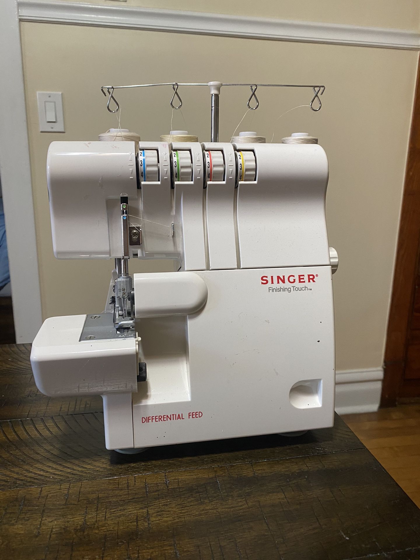 Singer Serger Finishing Touch 14SH654 Sewing Machine