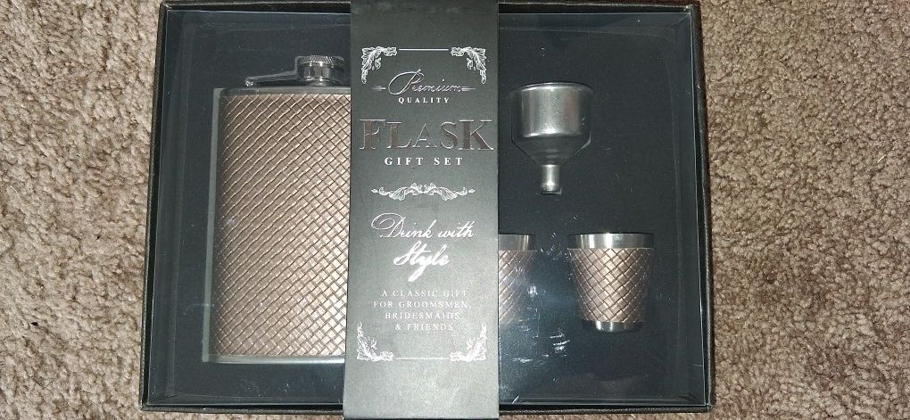 New Flask Gift Set