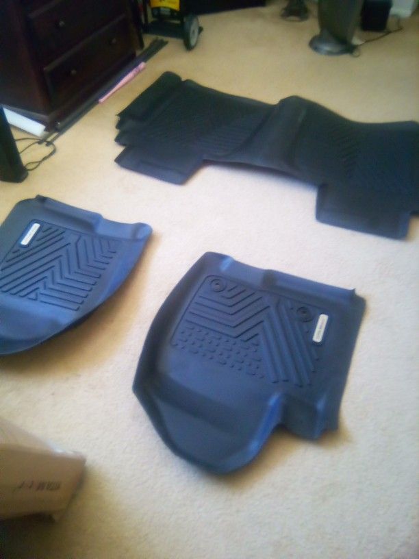 Yitamotor Chevrolet Silverado Rubber Floor Mats