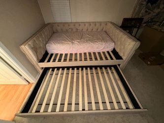 Upholstered Daybed with Trundle