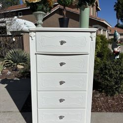 White 5 Drawer Dresser Chest of Drawers Furniture Excellent Condition