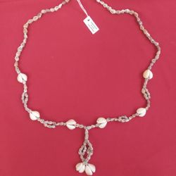 Beautiful Old PHILIPPINES Handmade Shell Necklace with Tag (19 inches long)