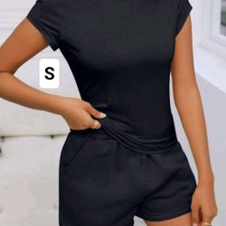 New Women’s 2 Piece Set Size Small 