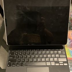iPad 12.9 WiFi Cellular 6th Gen And Keyboard Included