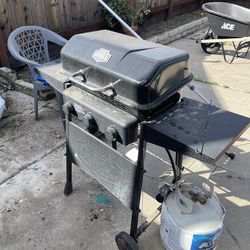 Propane grill with tank