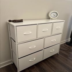 Beautiful white dresser - FREE DELIVERY 🚚 