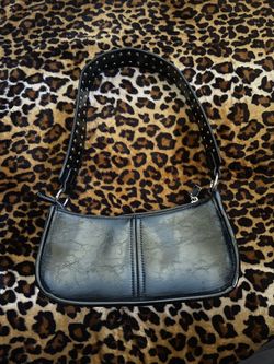 black shoulder bag