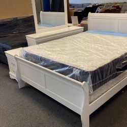Queen White Sleigh Bed Set Complete Bedroom Set Was $1299 Now Moving Special $600 4pc