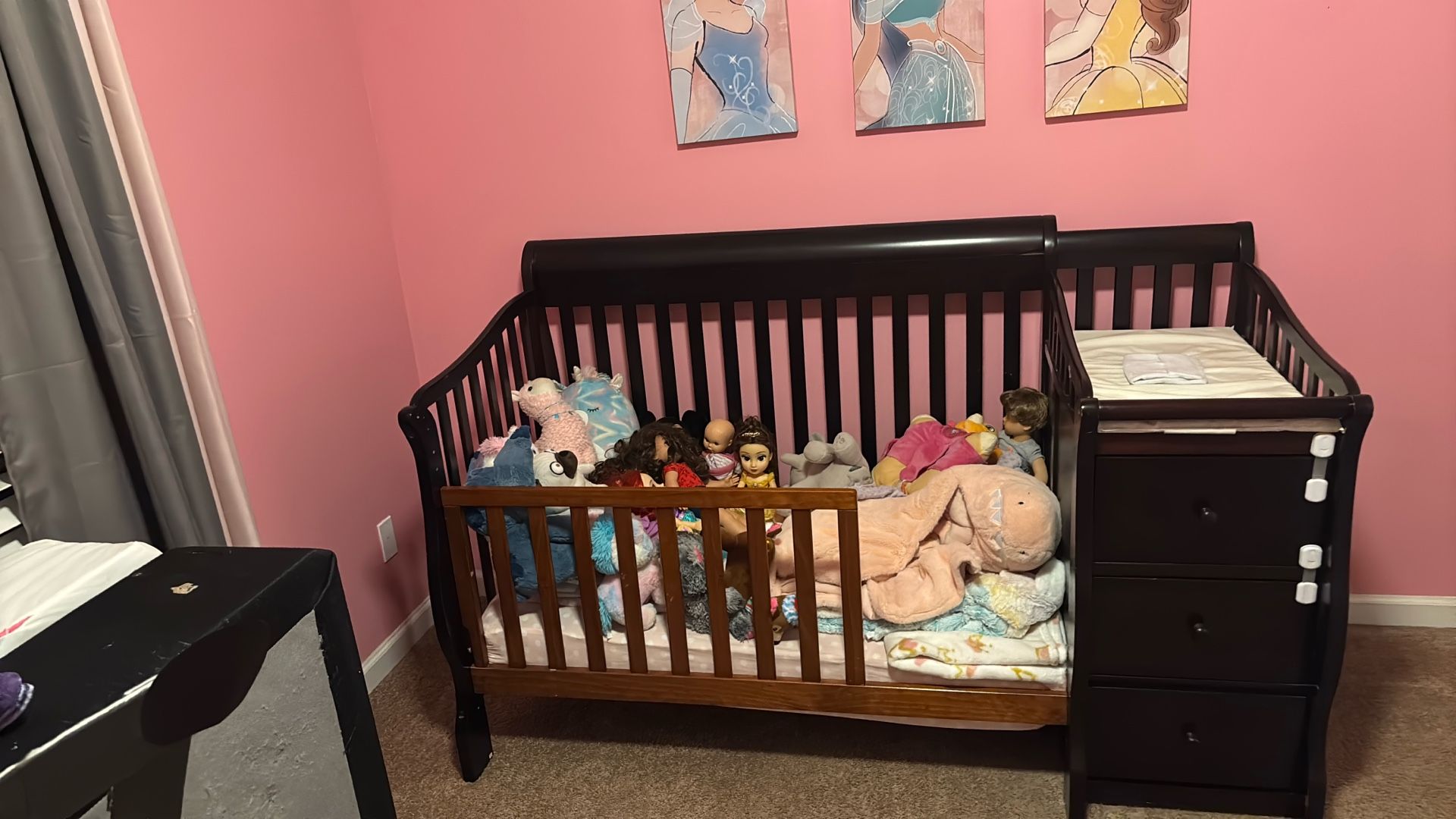 Baby Crib / Toddler Bed With Changing Table And Drawers