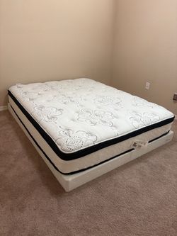 Queen Mattress - like new