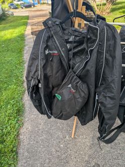 Frogg Toggs Black Rain Jacket and pants with Stuff Sack
