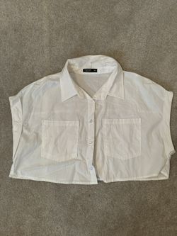 SHEIN Cropped Button Up 