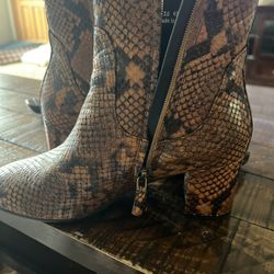 Women’s Snakeskin Boots Size 6