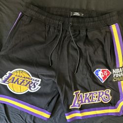 Los Angeles Lakers 17X Finals Champions Black Men’s Shorts (PRO STANDARD) 