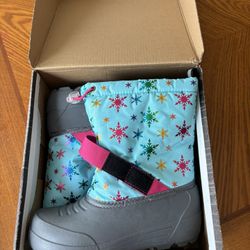 Girl Size 2 Snow Boots NEW