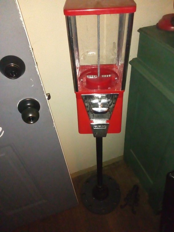 Nice Oak Bubblegum Machine