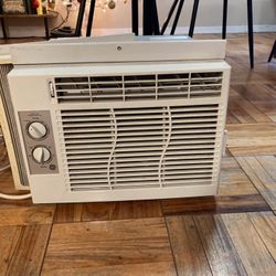 A/C Wall Unit( Aire Acondicionado De Ventana) 