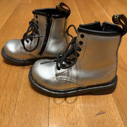 Dr.Martens Children’s Size 7 Metallic Silver Lace Up With Zipper Boots 