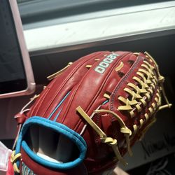 A2000 Pitcher / Infield Glove