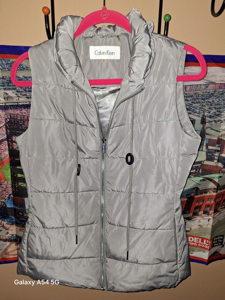 Calvin Klein Vest Puffer Grey Zip Up Puffy

￼

mwa

