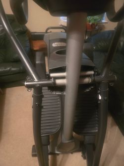 NordicTrack E5.5 Elliptical – Good Condition, Foldable, Heart Rate Monitor - Helotes, TX