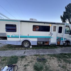 30’ 1993 Fleetwood Coranodo